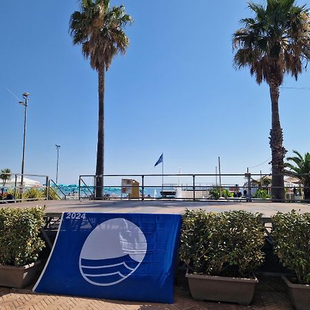 Le Camelie -Appartamenti Nuovi Porto SantʼElpidio Exteriör bild